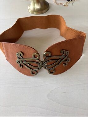 Women's Brown Elastic Waist Belt with Decorative Brass Clasp